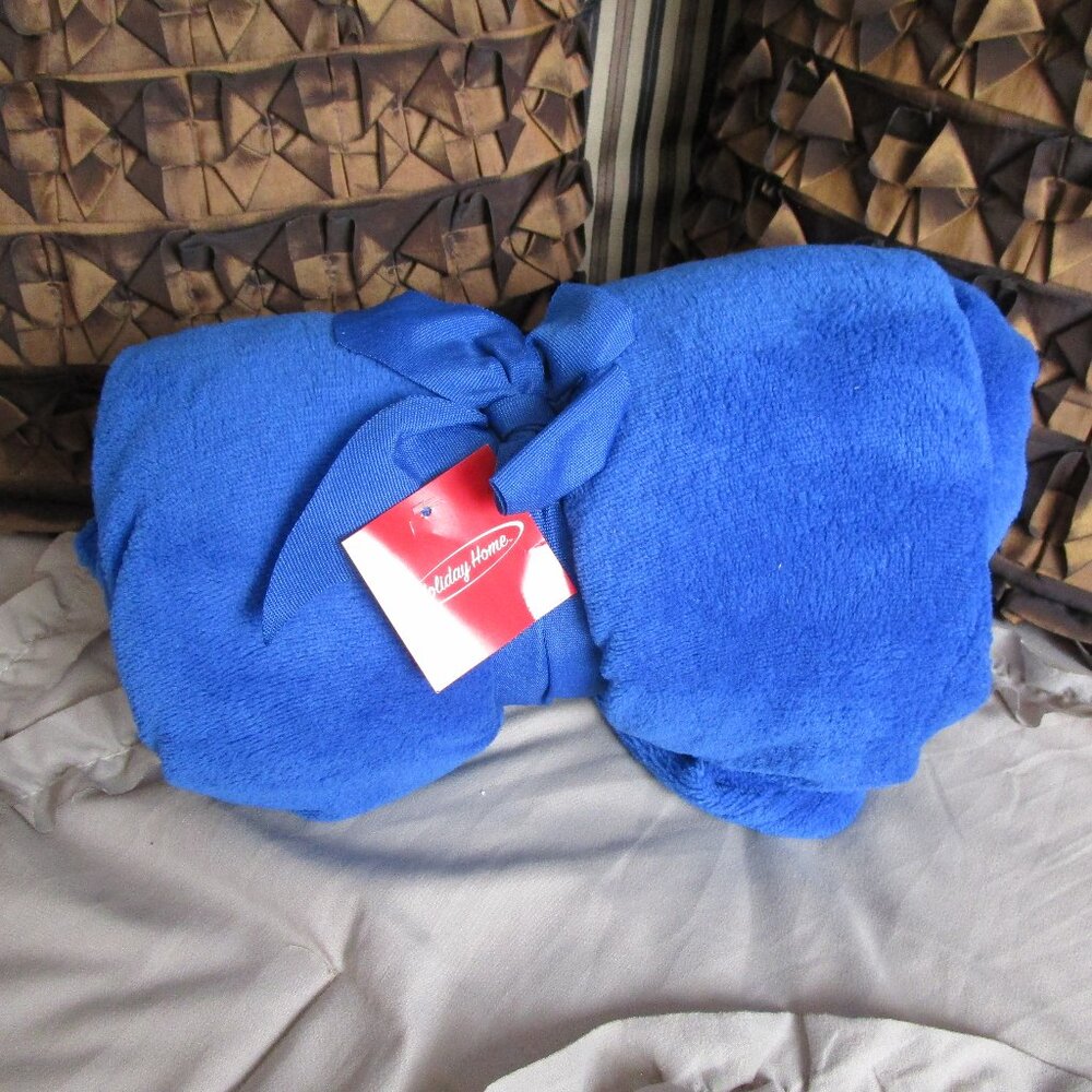 NWT small throw blanket